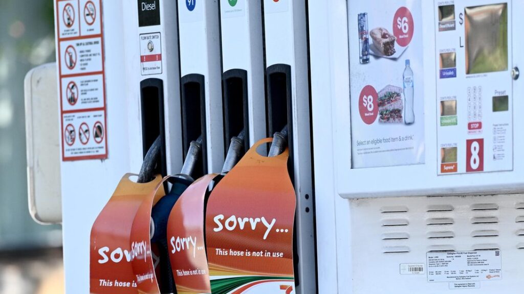 Limits on how much petrol people can buy have reached metropolitan service stations.
