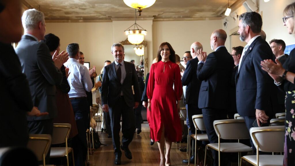 Queen Mary made a presentation on the redevelopment of Fredensborg Palace while in Melbourne.
