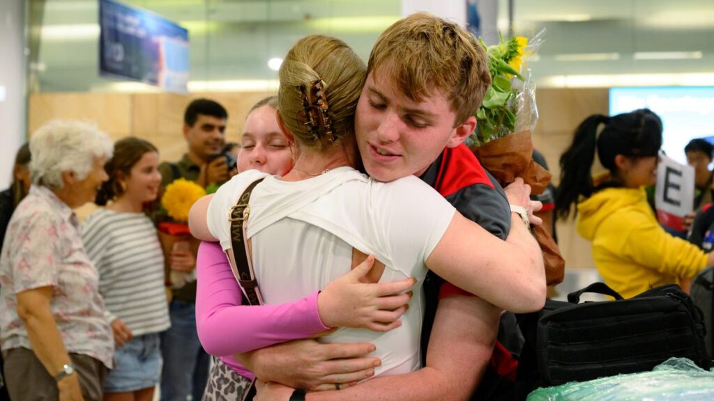 The federal government is stepping up efforts to bring Australians home from the Middle East.
