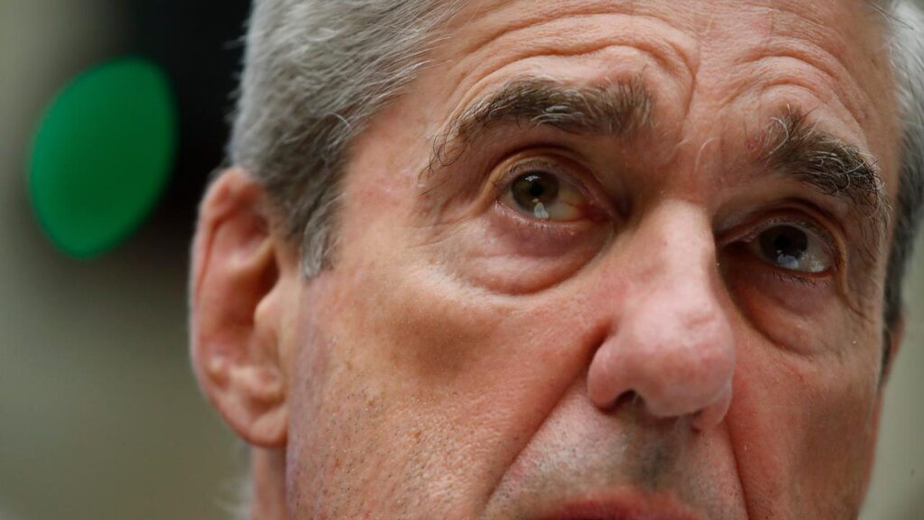 Former FBI chief Robert Mueller, who investigated links between Russia and Trump, has died at 81.
