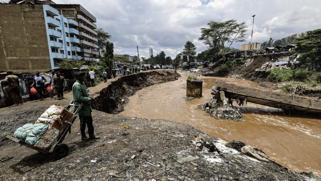 The death toll from widespread flooding in Kenya has risen to 42 as rescue efforts continue.
