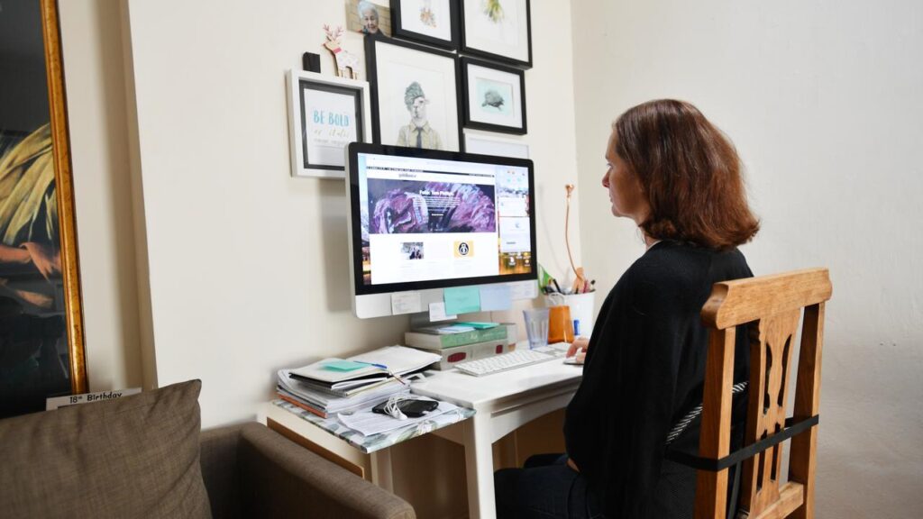 The Victorian government is pushing ahead with legislation to enshrine work-from-home rights.
