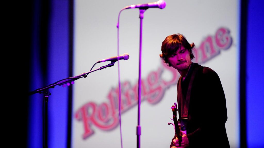 Powderfinger’s Darren Middleton wants Australian acts to headline grand final entertainment.
