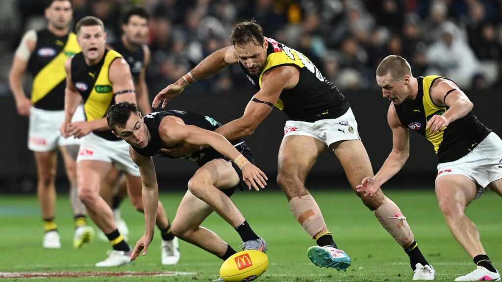 Carlton withstood anxious moments and a heap of pressure from Richmond to win by four points.
