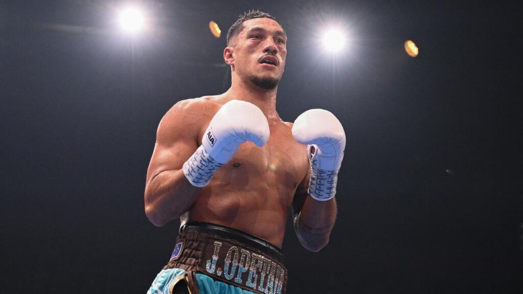 Jai Opetaia has extended his winning record to 30 fights after beating American Brandon Glanton.
