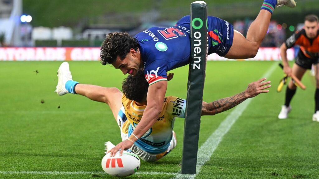 Fling winger Alofiana Khan-Pereira scored two tries for the Warriors as they beat Gold Coast.

