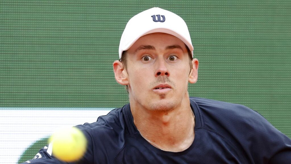 Alex de Minaur went eyeballs out but still lost his quarter-final at the Monte Carlo Masters.
