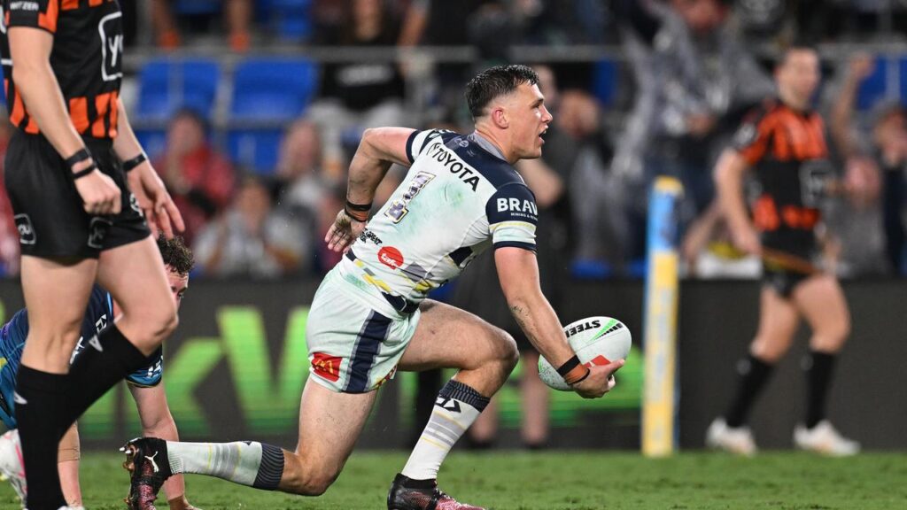 North Queensland’s Scott Drinkwater has signed a three-year deal with St George Illawarra.

