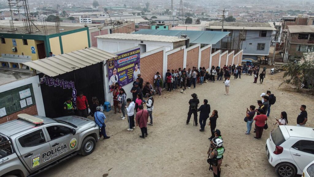 Long lines persisted outside polling stations in parts of Peru as voters returned to cast ballots.
