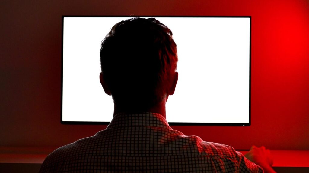 Older workers have much less trust AI tools’ decisions than their younger colleagues, a study says.
