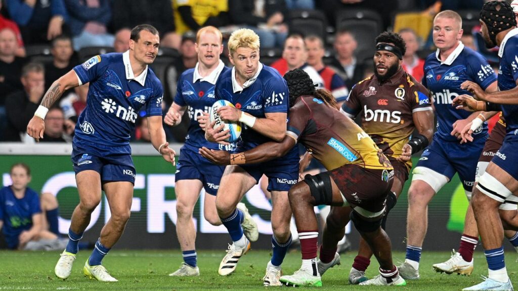 Beauden Barrett (c) kicked the winning points in extra time as the Blues edged out the Reds.
