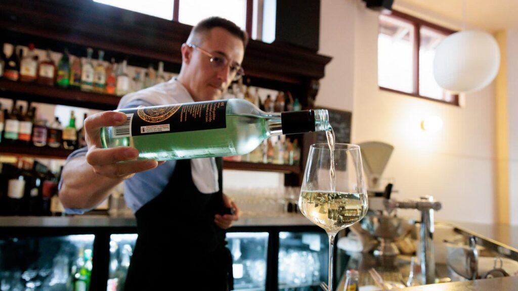 A state’s hotels association says outdated pub trading laws are bad for business and the Olympics. 
