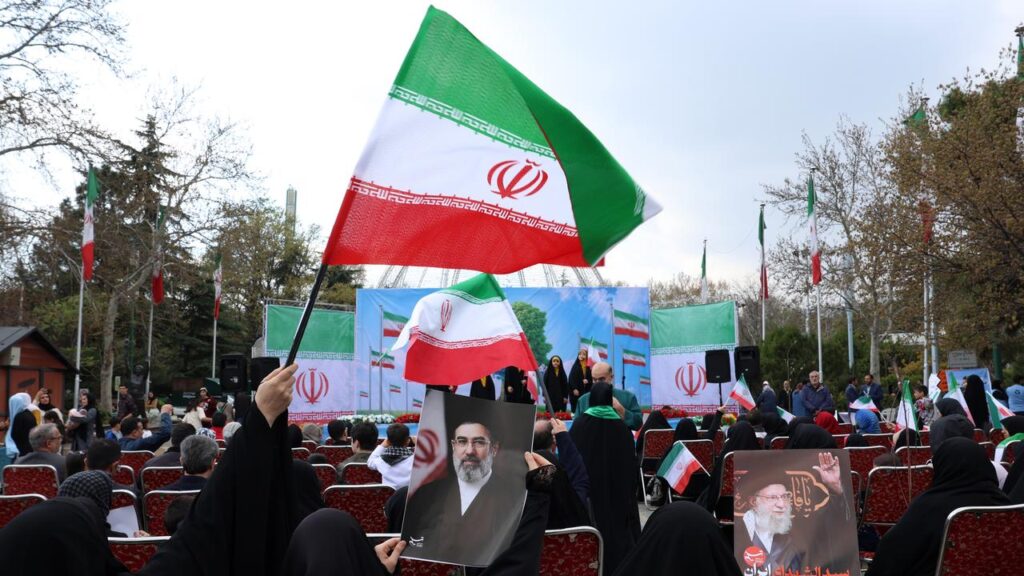 Senior Iranian officials have joined crowds of people in the captial Tehran amid US-Israeli attacks.
