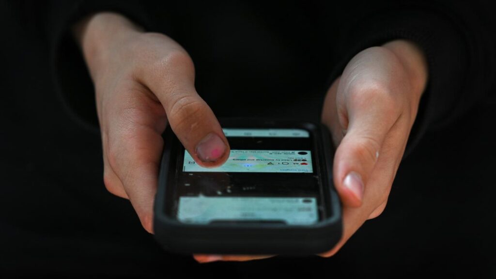 A study asked young Australian about limits on social media three months after their introduction.
