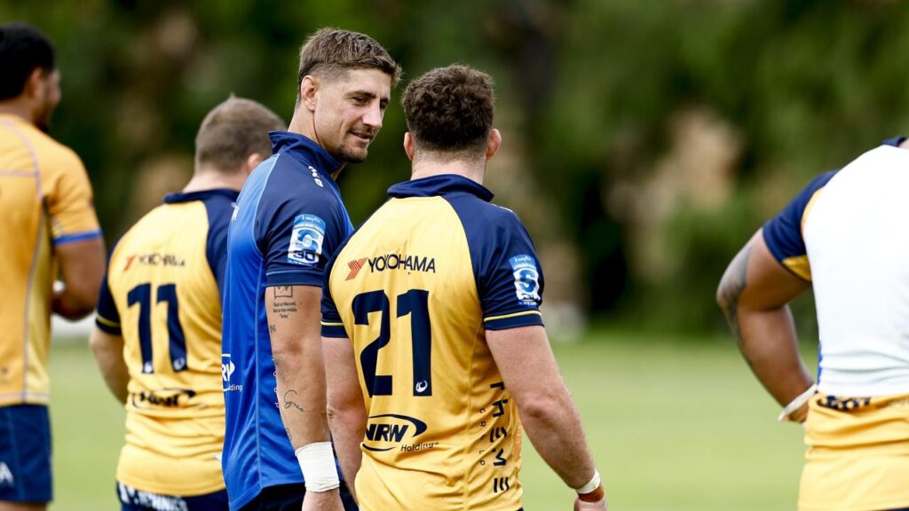Former NRL star Zac Lomax has been named on the bench for the Western Force against the Reds.
