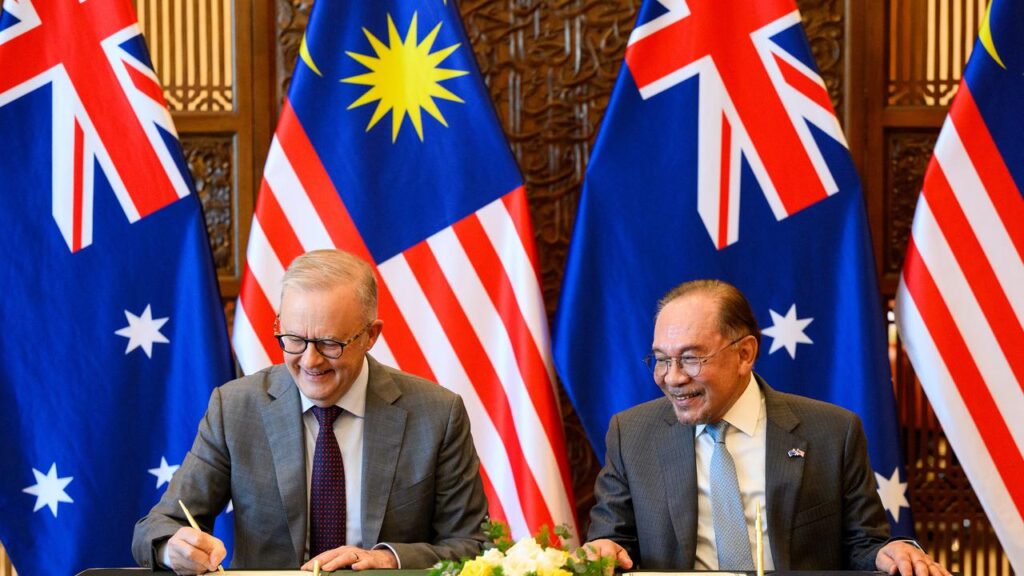 Anthony Albanese and Malaysian counterpart Anwar Ibrahim have locked in an energy deal.
