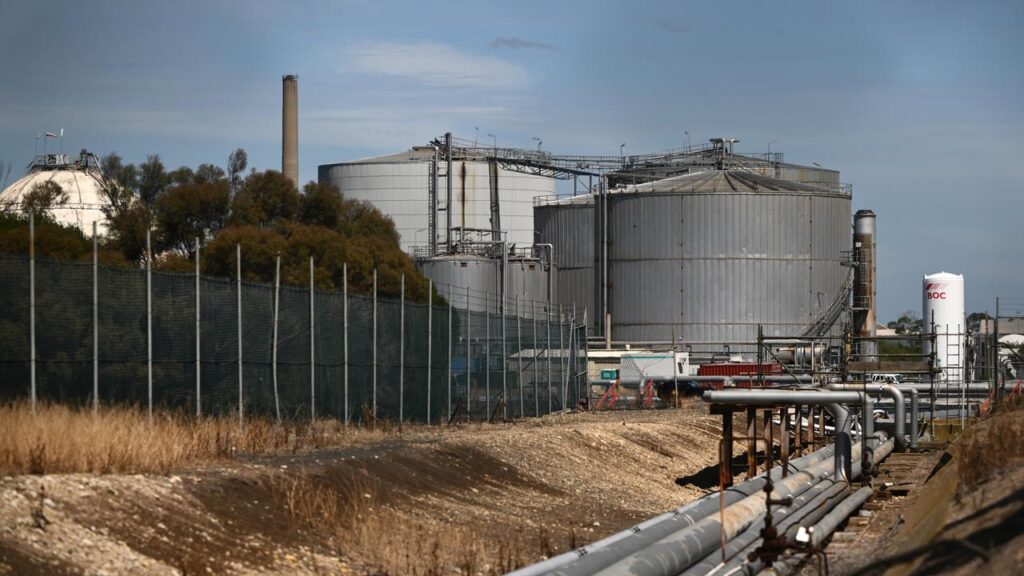 A “significant” fire is burning out of control at Viva Energy’s refinery in Victoria.
