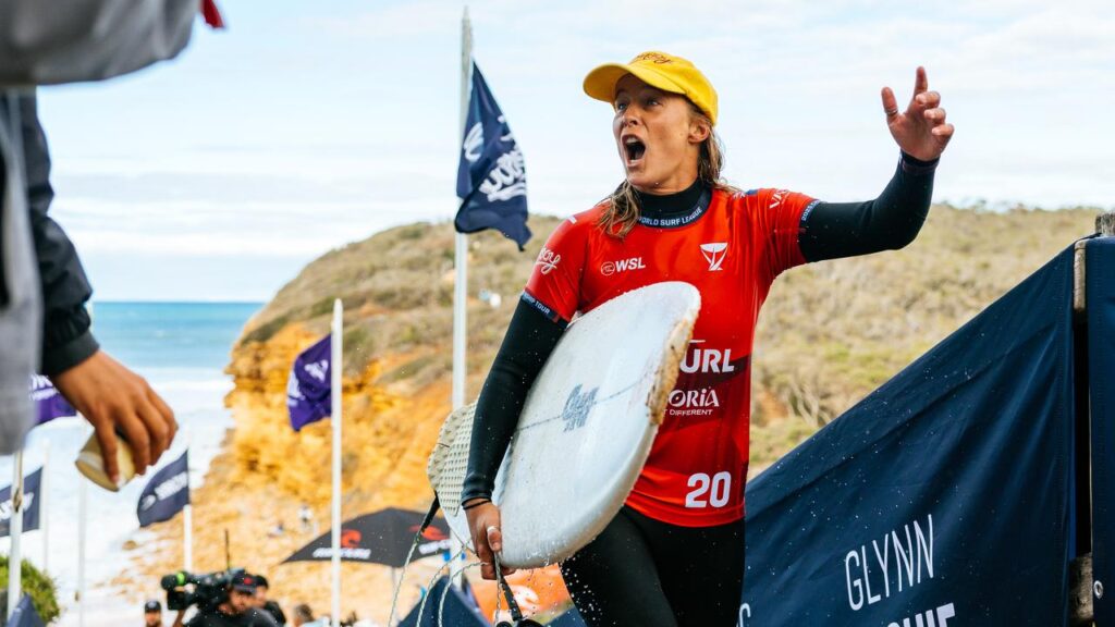 Isabella Nichols has kept her title defence alive with a dramatic heat win at Bells Beach.
