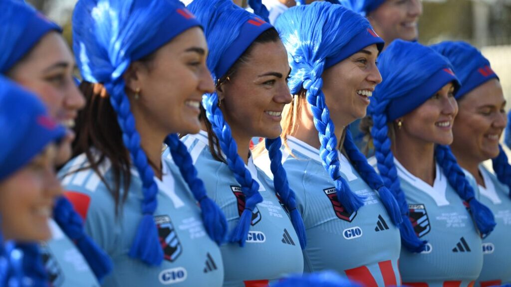 Millie Elliott (centre left) is ready to mix it with her NSW teammates as a new mum.
