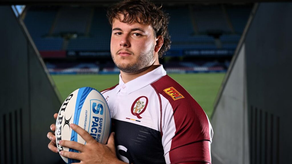 Massimo De Lutiis has rejected big-money offers from Ireland.
