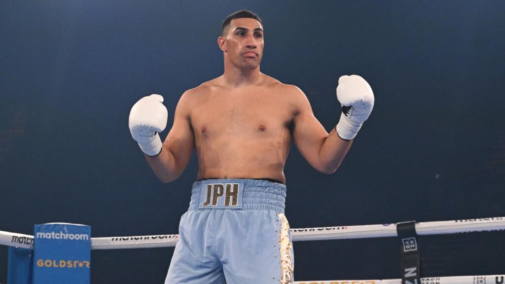 Justis Huni has reignited his heavyweight career with a win over the ex-British champ in London.
