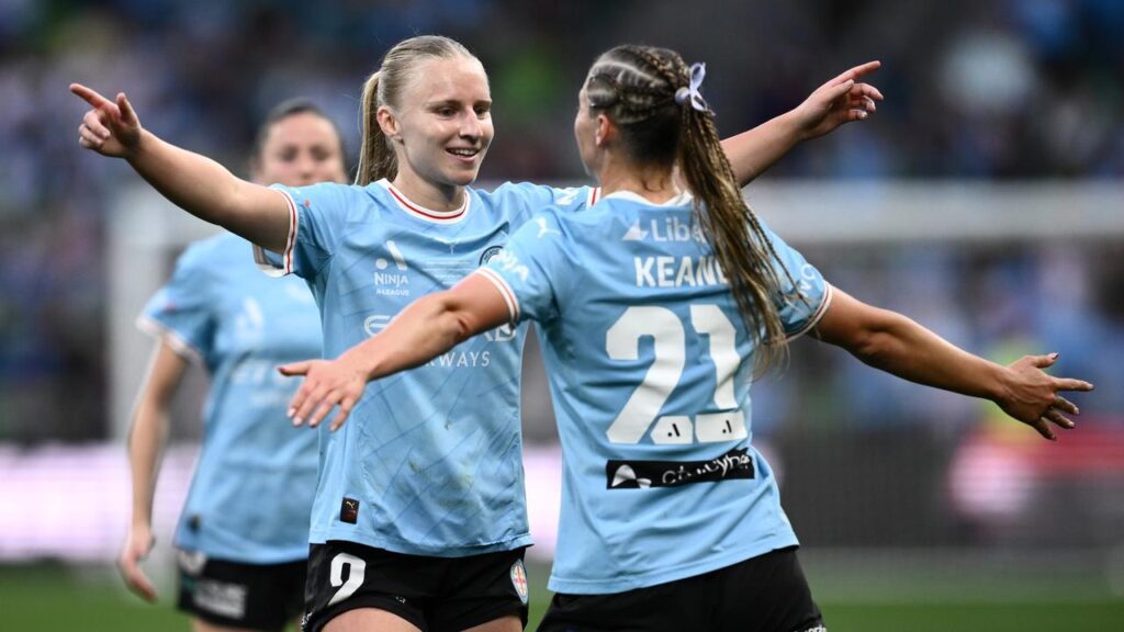 A first-half Holly McNamara brace has helped Melbourne City to grand final glory against Wellington.
