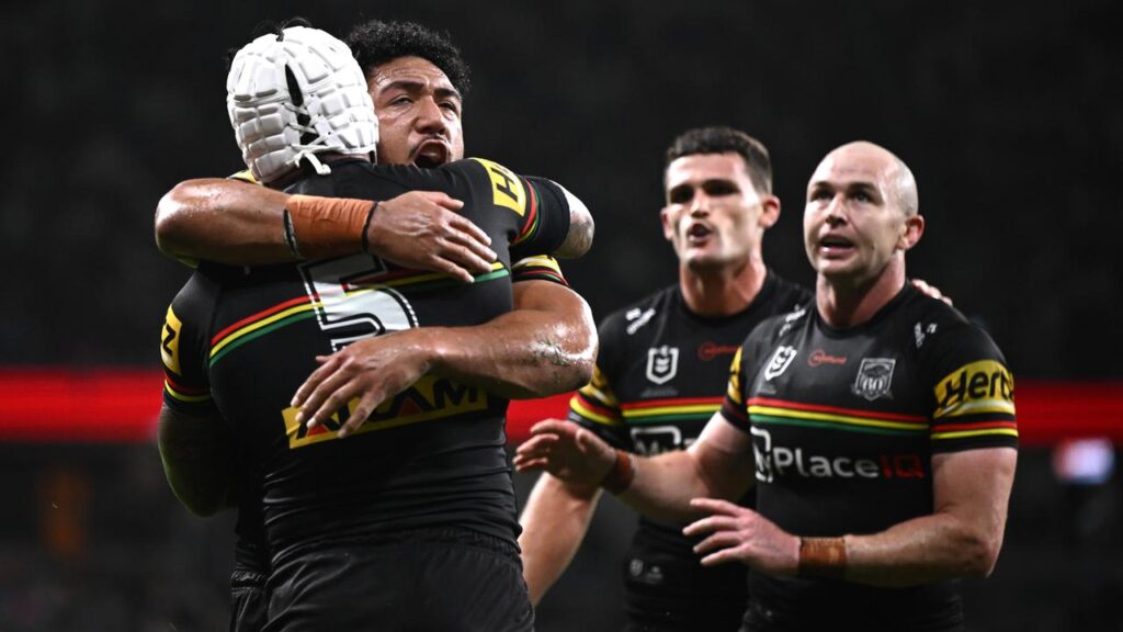Penrith have ended Manly’s winning run in a narrow victory, with Brian To’o (5) among the scorers.
