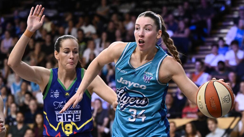 Former Southside Melbourne Flyers star Isabelle Bourne has signed with the Sydney Flames. 
