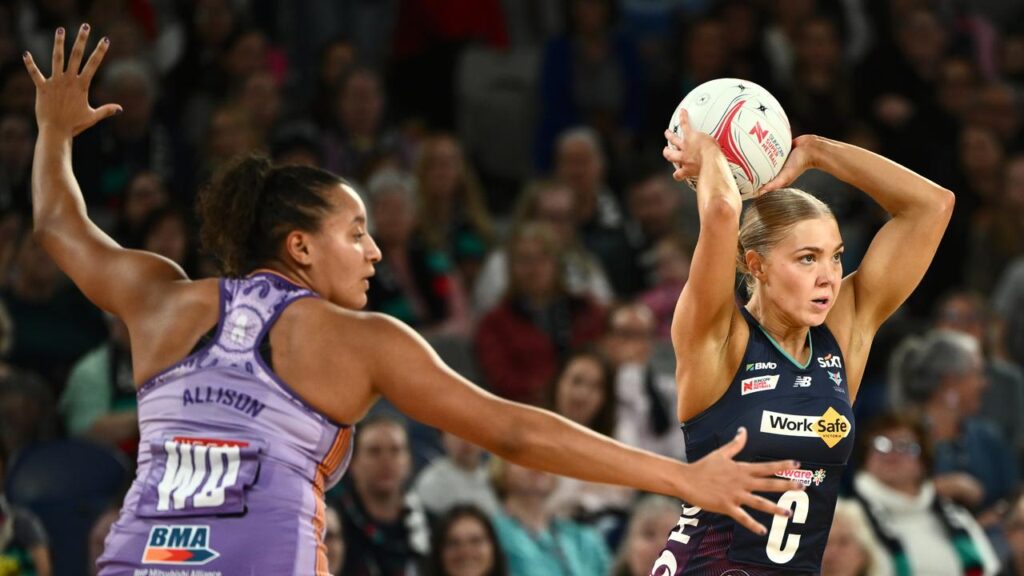 Kate Moloney has inspired the Vixens to victory over the Firebirds in her 200th match.
