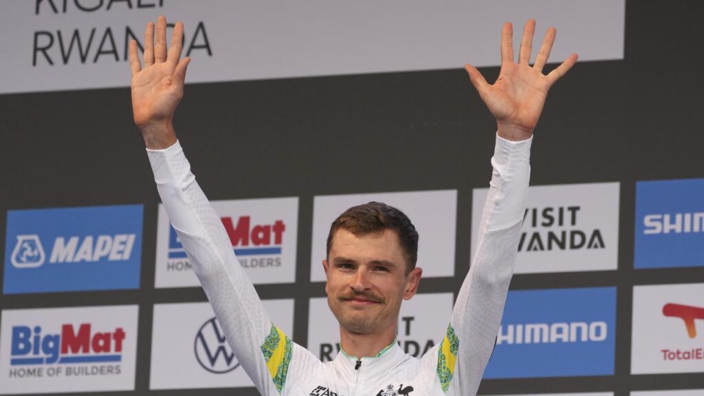 World silver medalist Jay Vine has been forced to abandon the Giro d’Italia after a crash.
