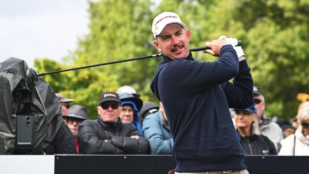 Lucas Herbert holds a two-stroke lead at LIV Golf Virginia after firing an opening-round 64.
