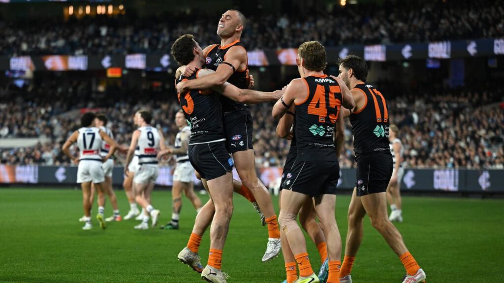 Carlton have won their third match in a row, stunning Geelong at the MCG.
