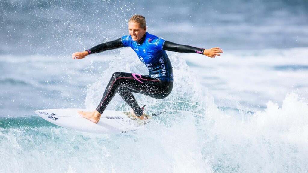 Stephanie Gilmore secured a heat victory at her beloved Snapper Rocks on the Gold Coast.
