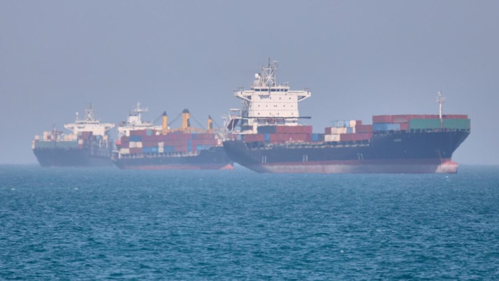 Despite White House commentary, there is little sign the Strait of Hormuz is about to reopen.
