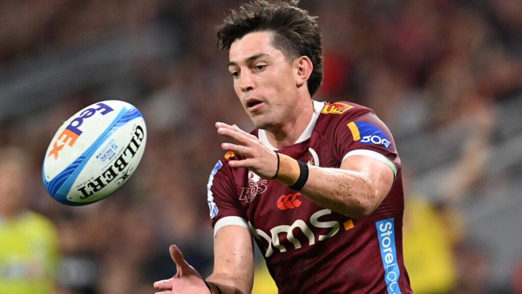 Jock Campbell scored the crucial late try as the Queensland Reds pipped Moana Pasifika.
