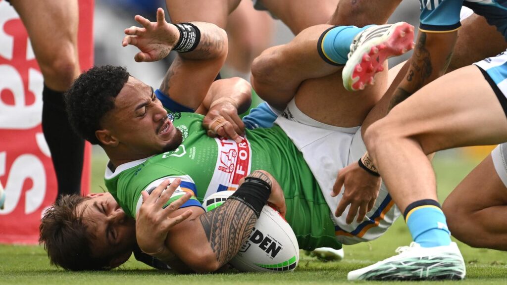 Simi Sasagi went over twice for Canberra in a 28-12 away win over the Gold Coast.
