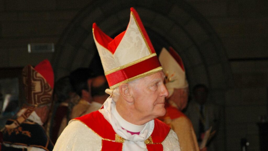 Peter Hollingworth faced scrutiny over his handling of sexual abuse cases as an archbishop.
