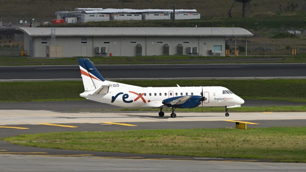 Four former Rex airlines directors are accused of misleading investors about expecting a profit.
