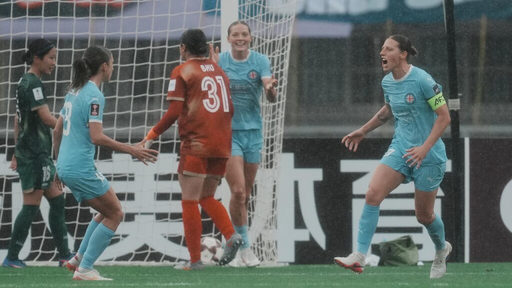 Aideen Keane (centre) scores for Melbourne City but it wasn’t enough against Tokyo Verdy Beleza.

