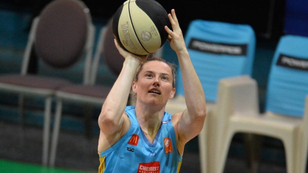 Sami Whitcomb has signed a two-year deal to join Perth Lynx in the WNBL.
