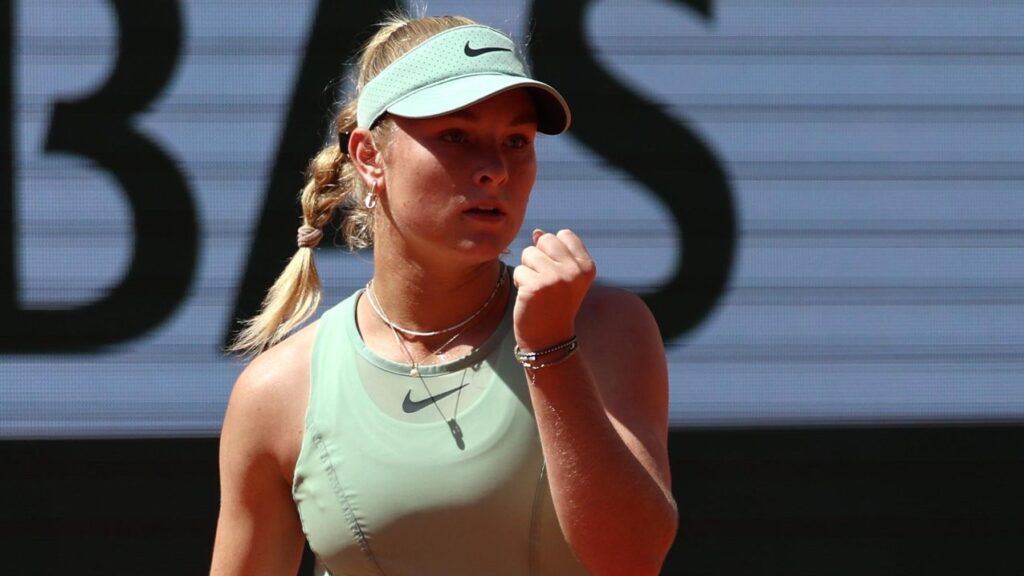 Aussie teenage ace Emerson Jones had her moments in an exciting French Open debut in Paris.
