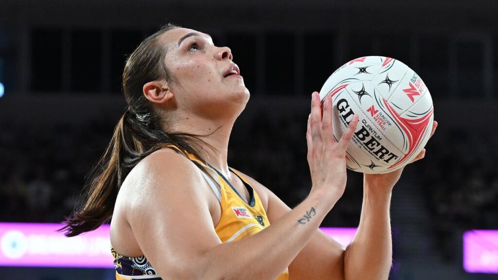 Lightning sharp-shooter Donnell Wallam has dominated to hand Melbourne Vixens their first loss.
