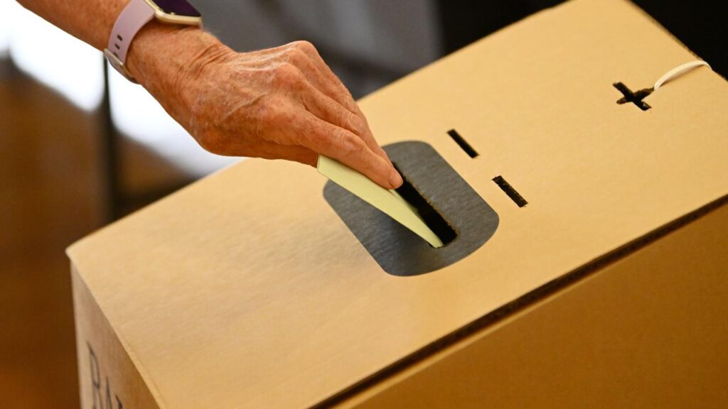 Thousands will cast their ballots in the Nepean by-election on Saturday after Sam Groth resigned.
