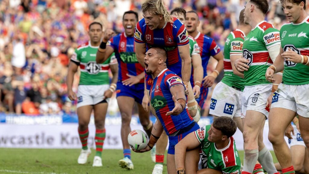 Two Trey Mooney tries helped Newcastle break a three-game losing streak by beating the Rabbitohs. 
