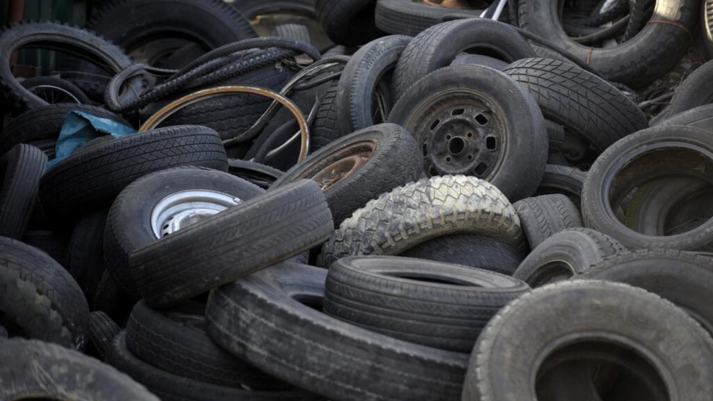 An inquiry has been told changes are needed to avoid the huge clean-up bills for old tyres.
