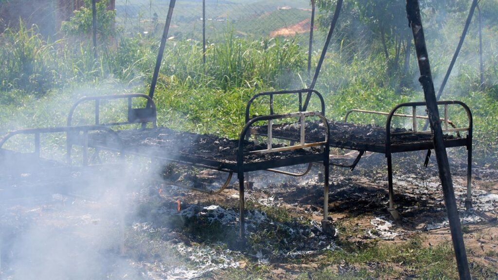 Tents at an Ebola treatment centre were burnt down, along with a body that was due to be buried.
