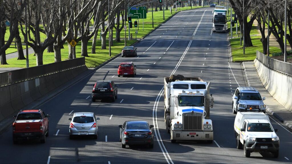 A road user charge should be prioritised in the current term of government, a report says.
