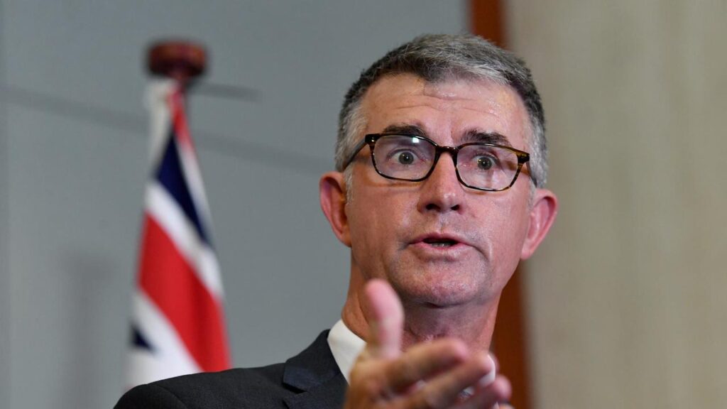 It’s been revealed Tim Mander is in a relationship with a fellow state minister.
