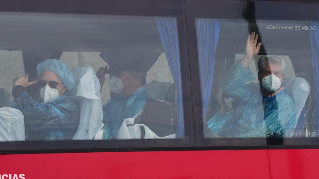 Groups of passengers disembarked from the MV Hondius and were taken to planes to return home.
