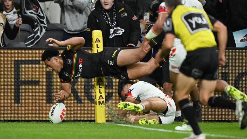 Penrith have held on to beat the Warriors in a thriller, with Paul Alamoti scoring a double.
